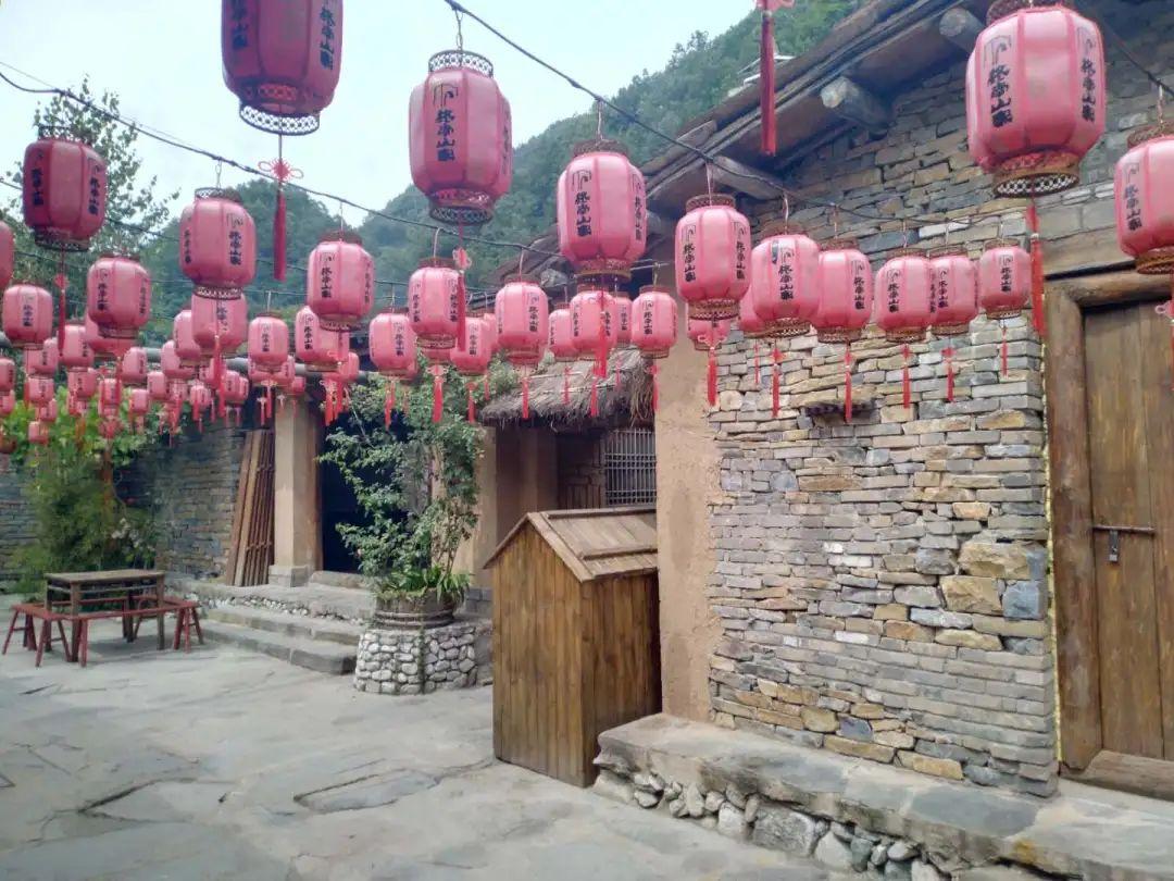 深山之旅，探寻内心平静的旅程