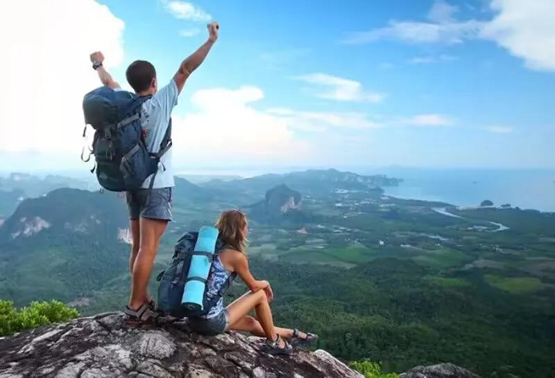 自然美景探险之旅，最新帽子引领潮流风尚