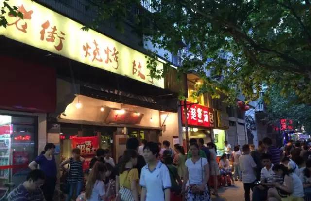 最新时事政冶下的独特小巷风情与隐藏小店探秘