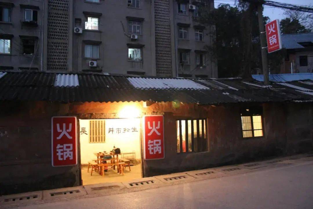 巷弄中的秘密花园，最新章节继续连载，隐藏小巷的特色小店探秘