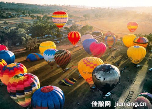 最新热气球高空之旅，自然美景尽收眼底