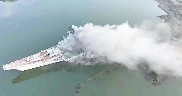 日本最新航母揭秘，尖端科技与战斗力大解密🛳️