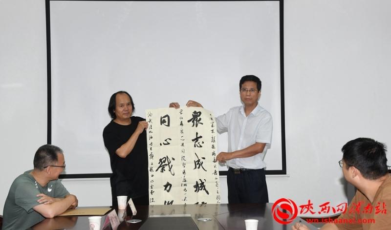 抗肺最新国画，艺术中的温馨日常故事