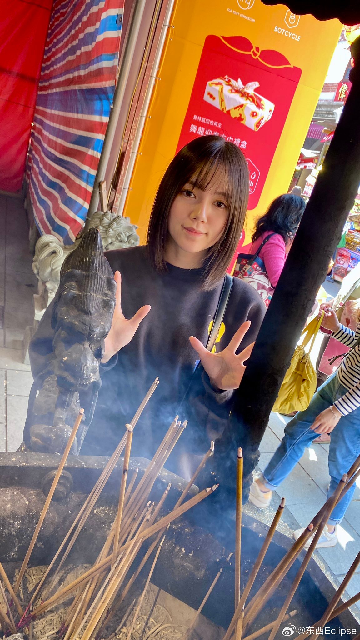 凉森玲玲最新探秘，小巷中的美食天堂