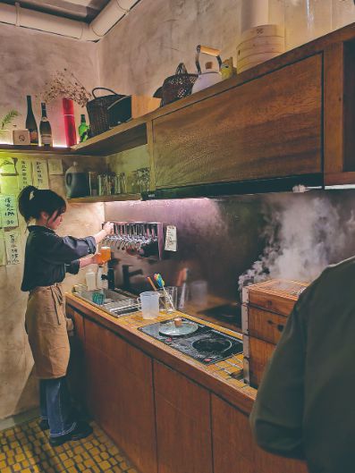 枪花电视剧，小巷深处的特色小店探秘之旅