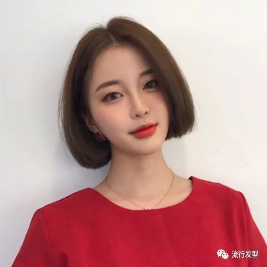 女人短发最新发型图片及其背后的温馨故事