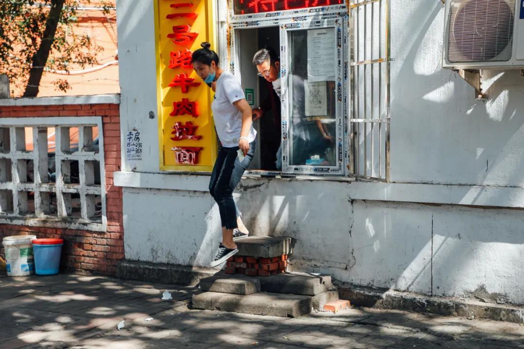原民办教师最新动态与小巷深处的特色小店探秘